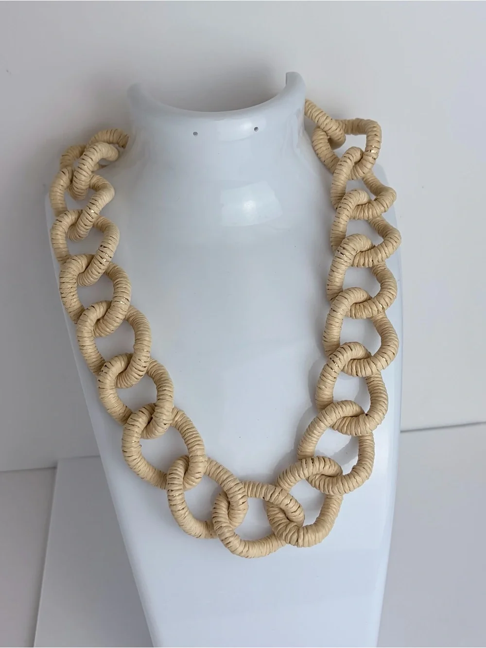 NWT βοΈ πβοΈ Camila Coelho Woven Raffia Link Statement Necklace - Picture 8 of 13